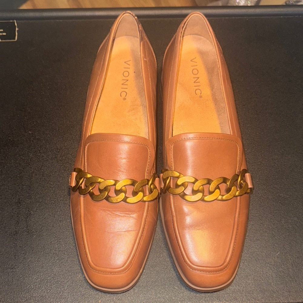 Vionic Women's Tan Loafers with Gold Chain Accent
